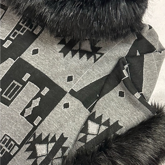 Beautiful Aztec Wrap with Faux Fur - Picture 9 of 16